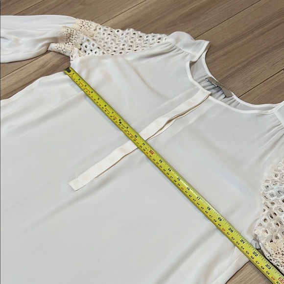 LOFT Elegant Cream Women's Top with Lace Sleeves - Picture 3 of 8